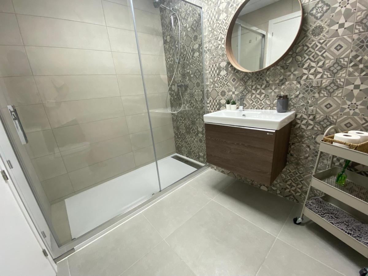 Bonito Apartamento De 2 Habitaciones Con Terraza Málaga Exterior foto